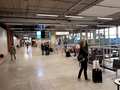Airport Eindhoven, stil, Corona, Covid-19, Faro, Portugal, leeg vliegveld, Ryan Air, emigratie, intersensa